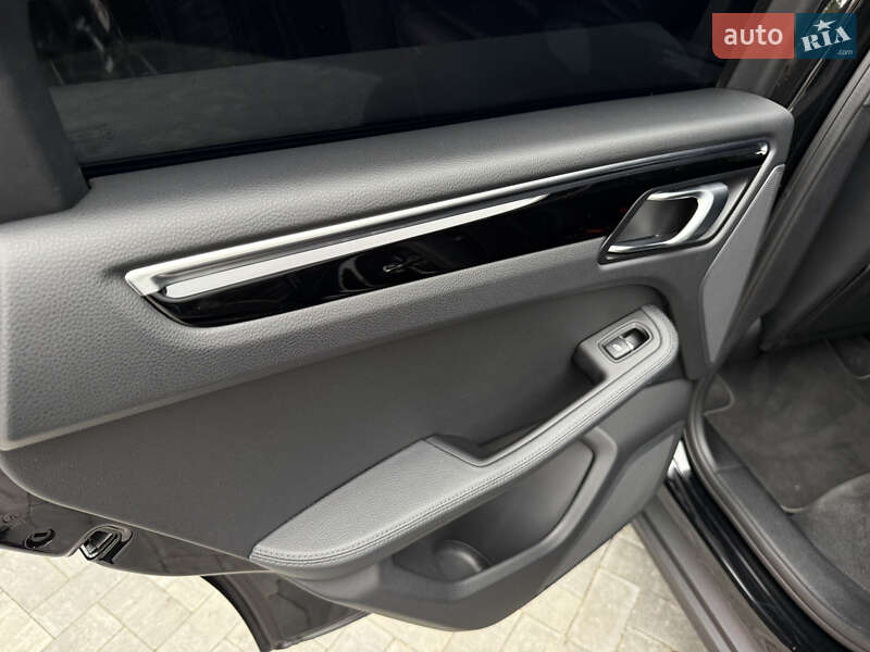 Внедорожник / Кроссовер Porsche Macan 2020 в Киеве