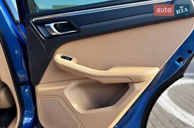 Внедорожник / Кроссовер Porsche Macan 2020 в 