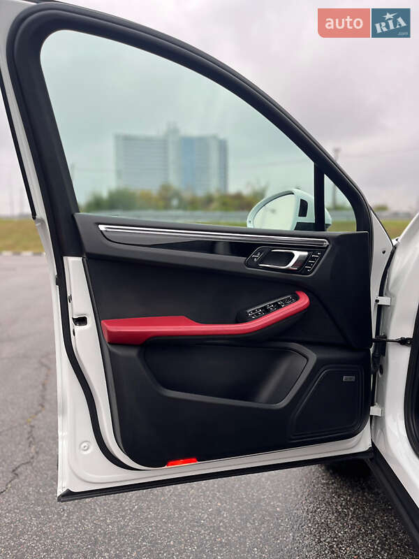 Внедорожник / Кроссовер Porsche Macan 2020 в Киеве