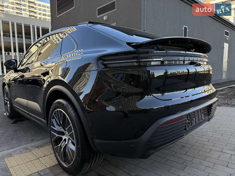 Внедорожник / Кроссовер Porsche Macan 2024 в Киеве