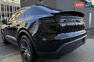 Внедорожник / Кроссовер Porsche Macan 2024 в 