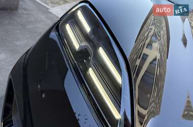 Внедорожник / Кроссовер Porsche Macan 2024 в 