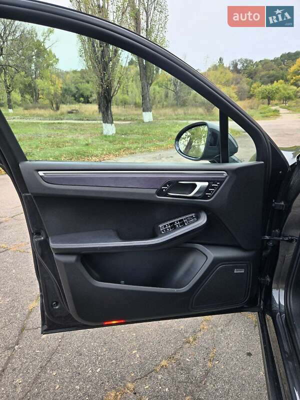 Позашляховик / Кросовер Porsche Macan 2016 в Кам'янському