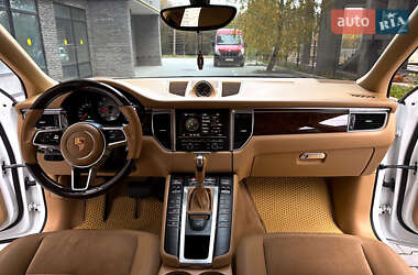 Внедорожник / Кроссовер Porsche Macan 2014 в 