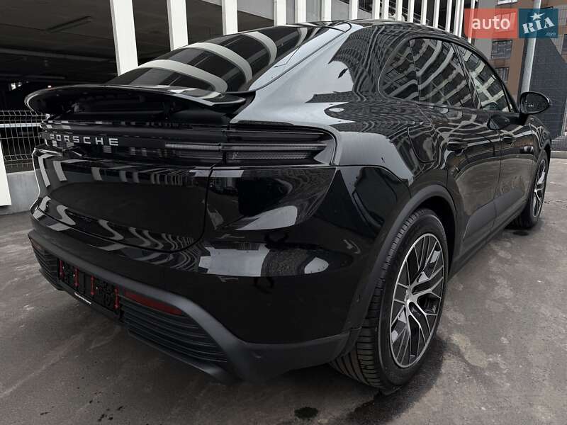 Позашляховик / Кросовер Porsche Macan 2024 в Києві