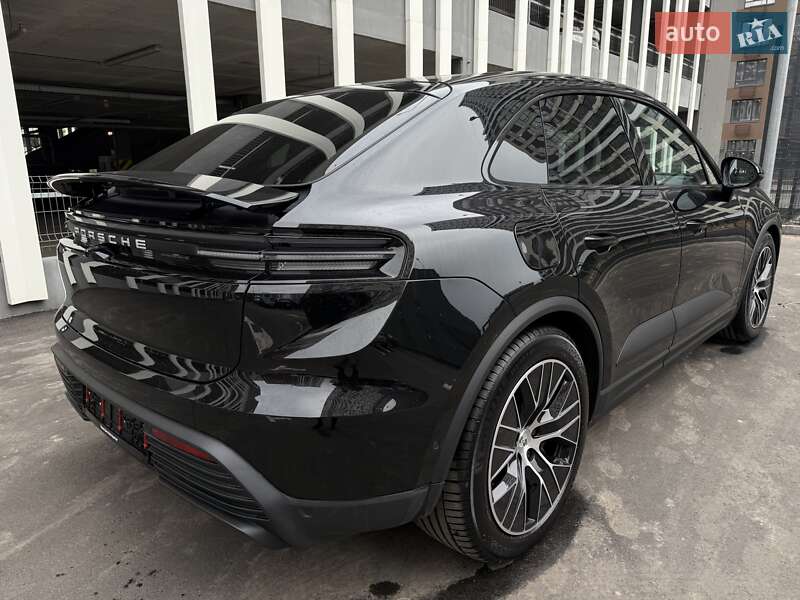 Позашляховик / Кросовер Porsche Macan 2024 в Києві