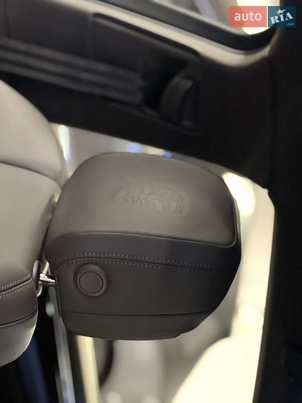 Внедорожник / Кроссовер Porsche Macan 2024 в Киеве