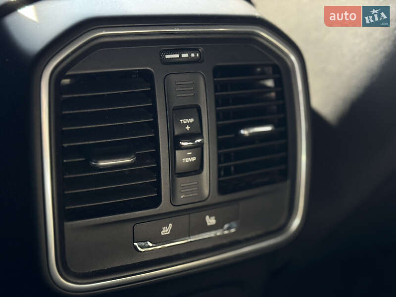 Позашляховик / Кросовер Porsche Macan 2016 в Києві