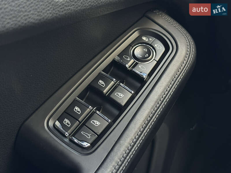 Позашляховик / Кросовер Porsche Macan 2016 в Києві