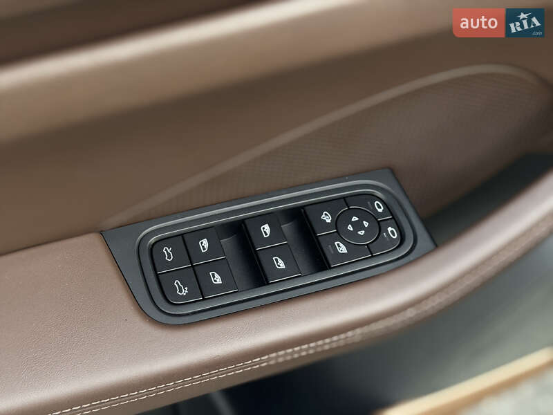 Позашляховик / Кросовер Porsche Macan 2024 в Києві