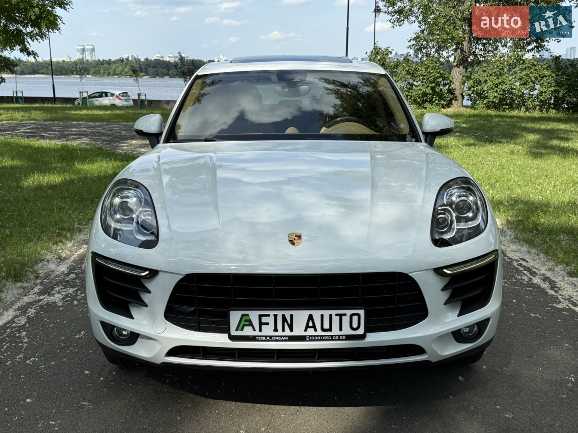 2016 Porsche Macan - мініатюра 2