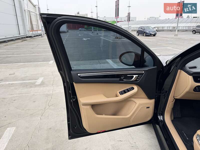 Внедорожник / Кроссовер Porsche Macan 2018 в Киеве