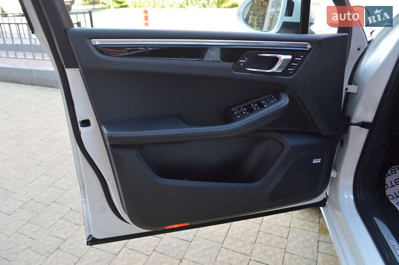 Внедорожник / Кроссовер Porsche Macan 2018 в Львове