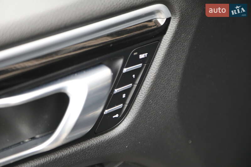 Позашляховик / Кросовер Porsche Macan 2018 в Харкові