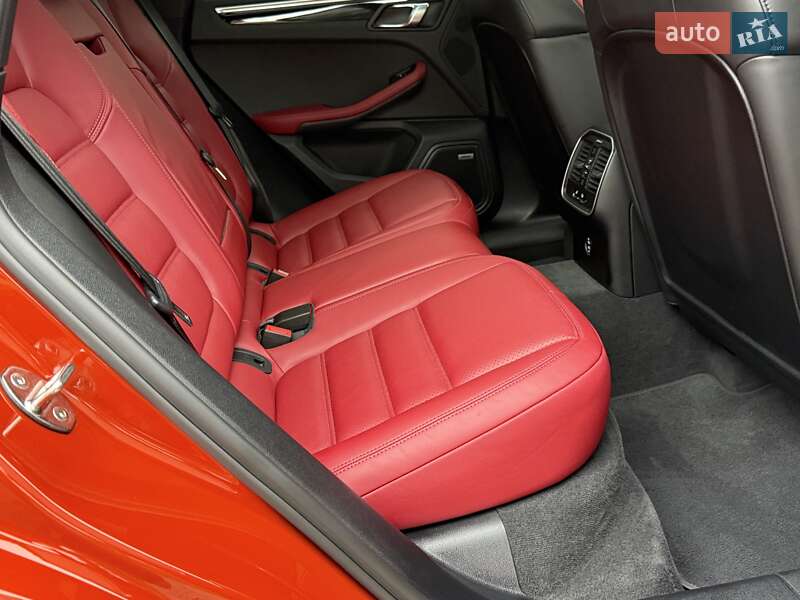 Позашляховик / Кросовер Porsche Macan 2022 в Києві