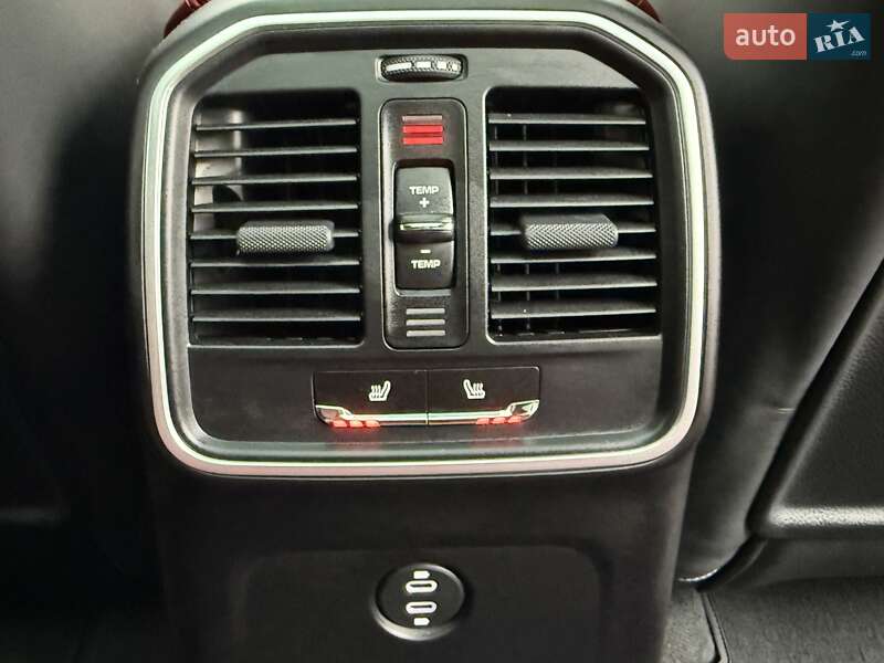 Позашляховик / Кросовер Porsche Macan 2022 в Києві