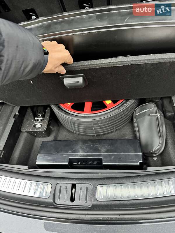 Внедорожник / Кроссовер Porsche Macan 2019 в Киеве