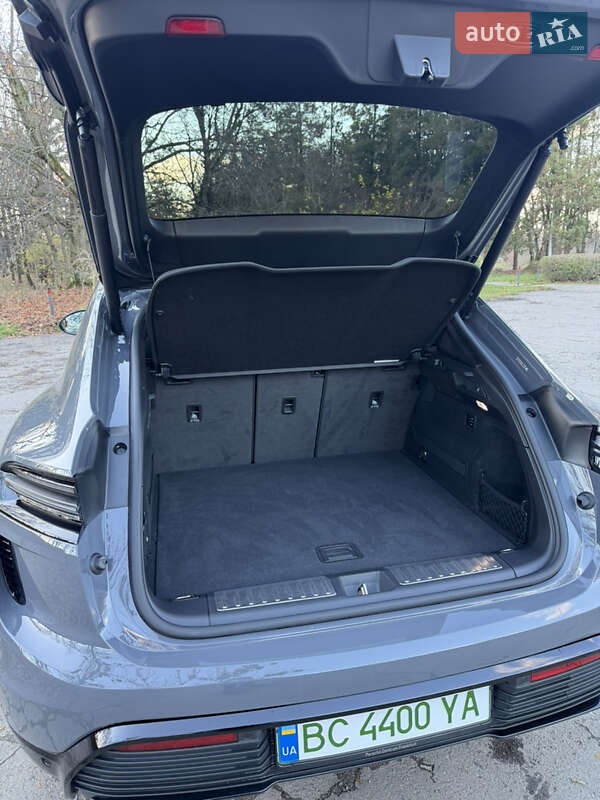 Внедорожник / Кроссовер Porsche Macan 2025 в Львове