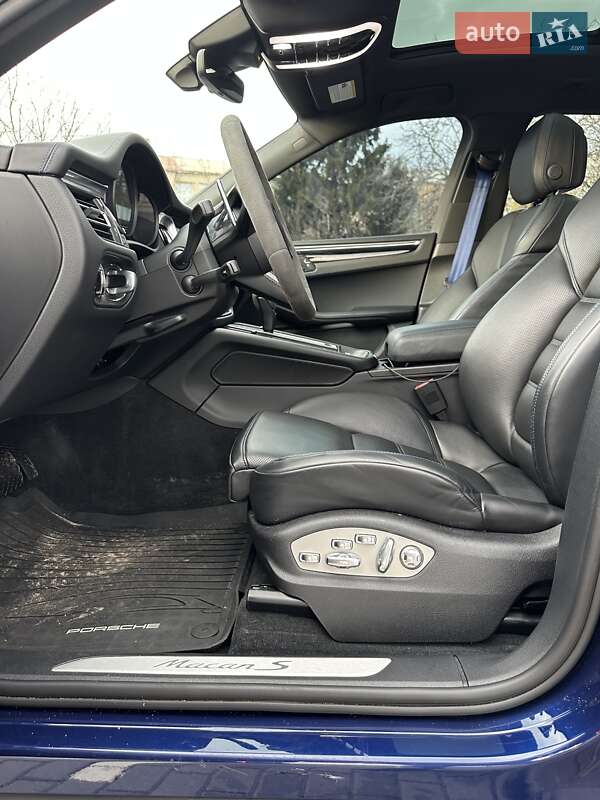 Позашляховик / Кросовер Porsche Macan 2023 в Києві