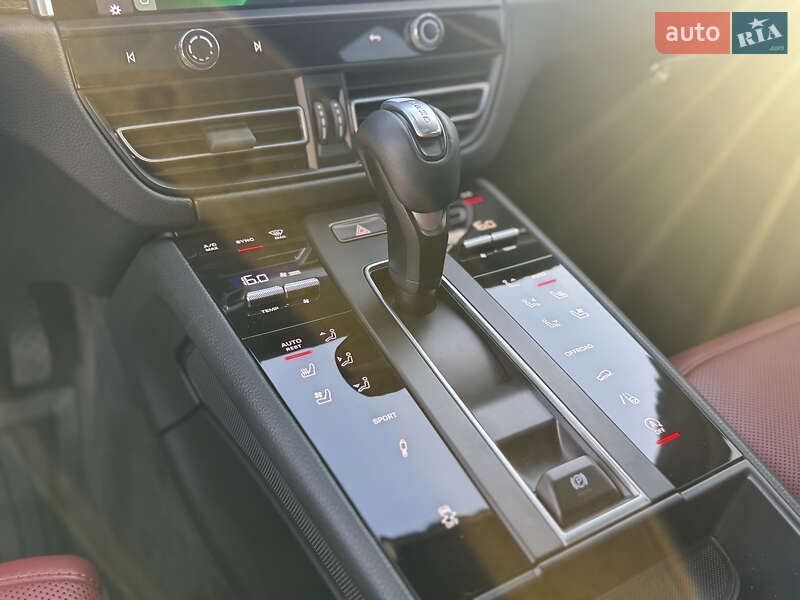 Внедорожник / Кроссовер Porsche Macan 2024 в Киеве