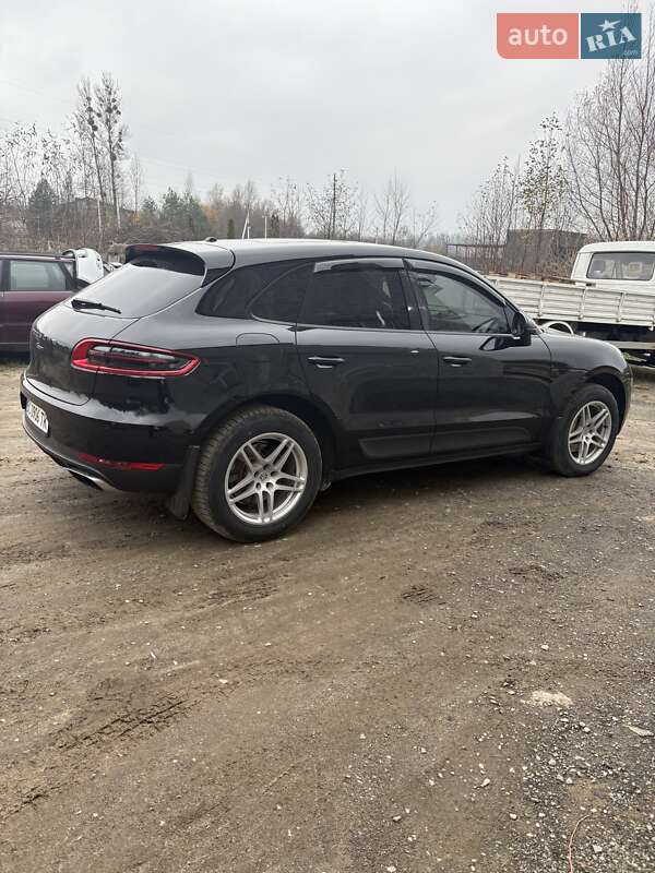 Позашляховик / Кросовер Porsche Macan 2017 в Новояворівську