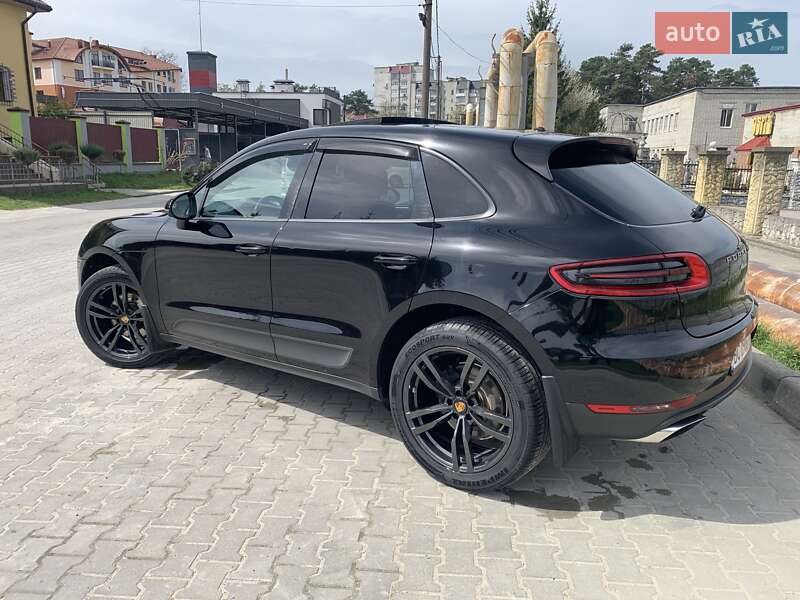 Позашляховик / Кросовер Porsche Macan 2017 в Новояворівську