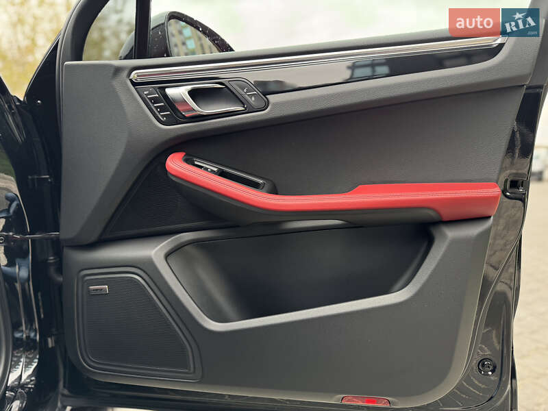 Внедорожник / Кроссовер Porsche Macan 2015 в Киеве