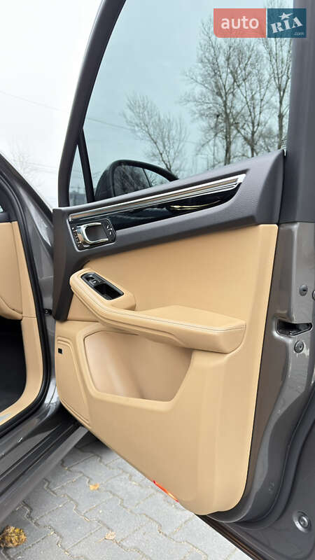 Позашляховик / Кросовер Porsche Macan 2016 в Києві