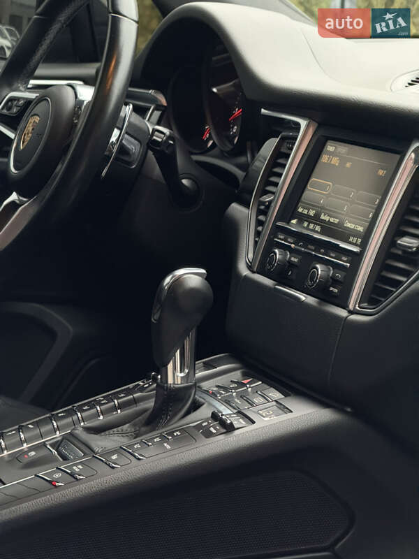 Позашляховик / Кросовер Porsche Macan 2015 в Хмельницькому