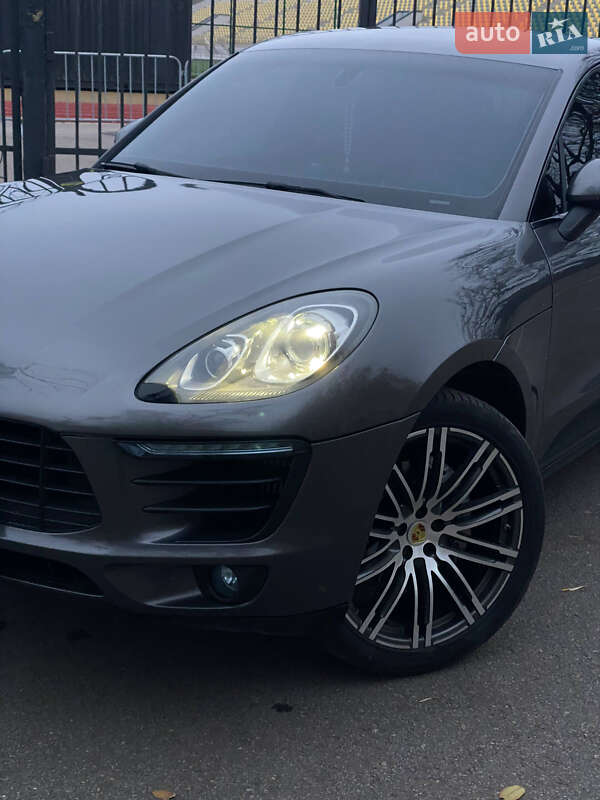 Внедорожник / Кроссовер Porsche Macan 2014 в Кривом Роге