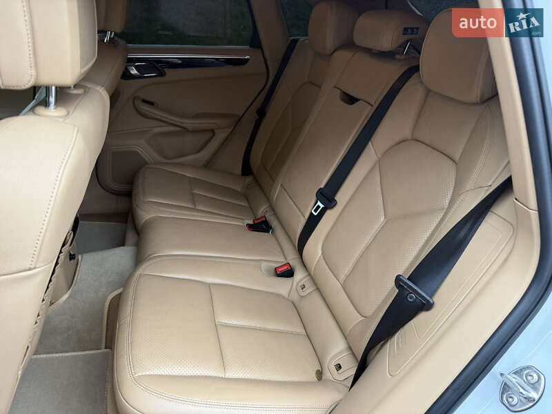 Внедорожник / Кроссовер Porsche Macan 2016 в Киеве