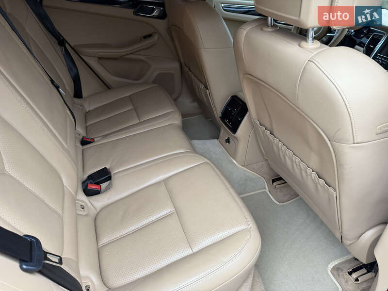 Внедорожник / Кроссовер Porsche Macan 2016 в Киеве