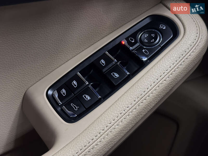 Внедорожник / Кроссовер Porsche Macan 2023 в Киеве