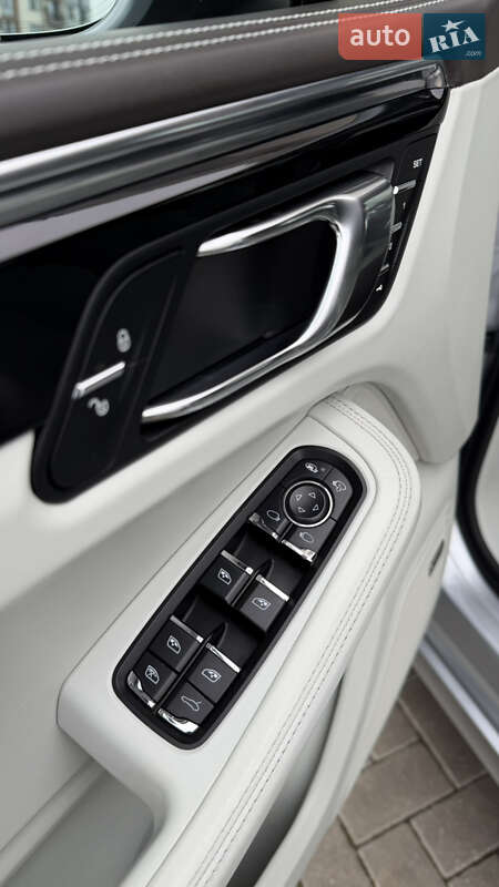 Внедорожник / Кроссовер Porsche Macan 2015 в Черновцах