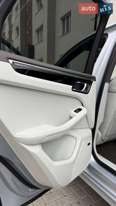 Внедорожник / Кроссовер Porsche Macan 2015 в Черновцах