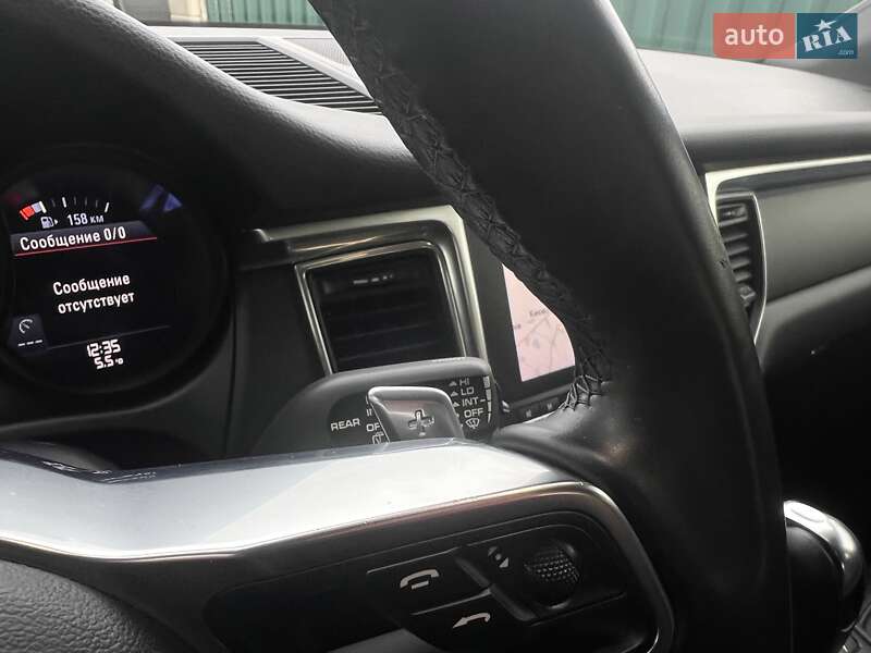 Внедорожник / Кроссовер Porsche Macan 2016 в Киеве