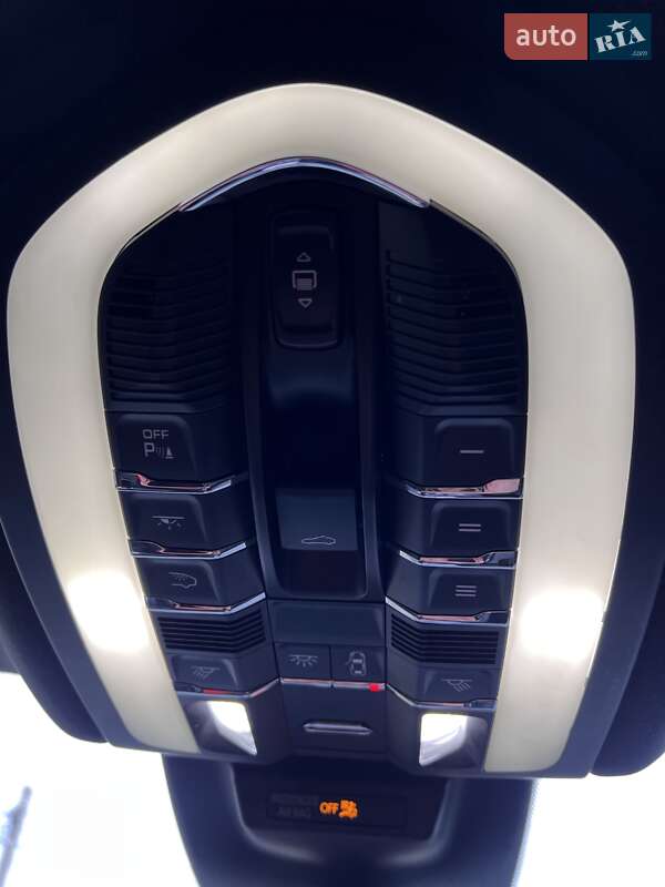 Внедорожник / Кроссовер Porsche Macan 2016 в Киеве