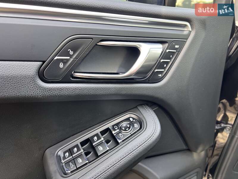 Внедорожник / Кроссовер Porsche Macan 2016 в Киеве