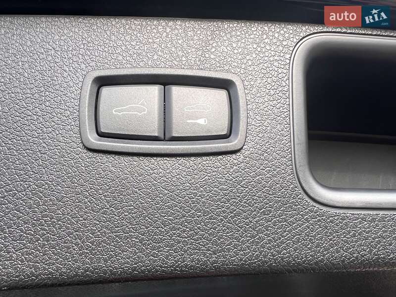 Внедорожник / Кроссовер Porsche Macan 2016 в Киеве