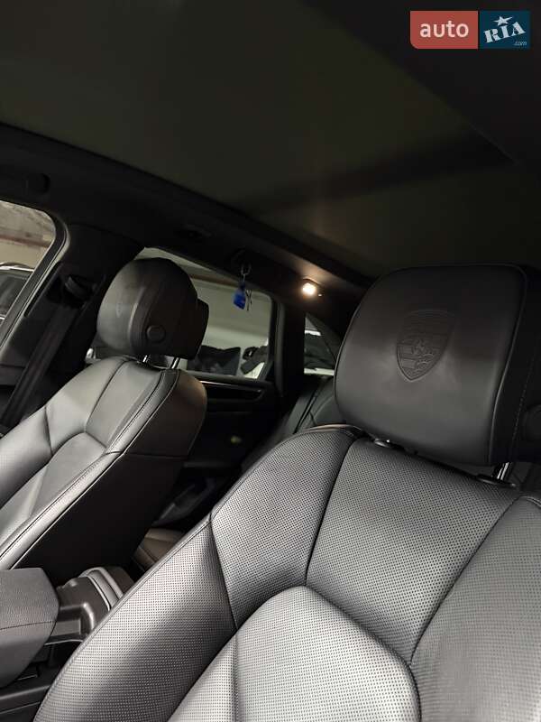 Внедорожник / Кроссовер Porsche Macan 2021 в Киеве