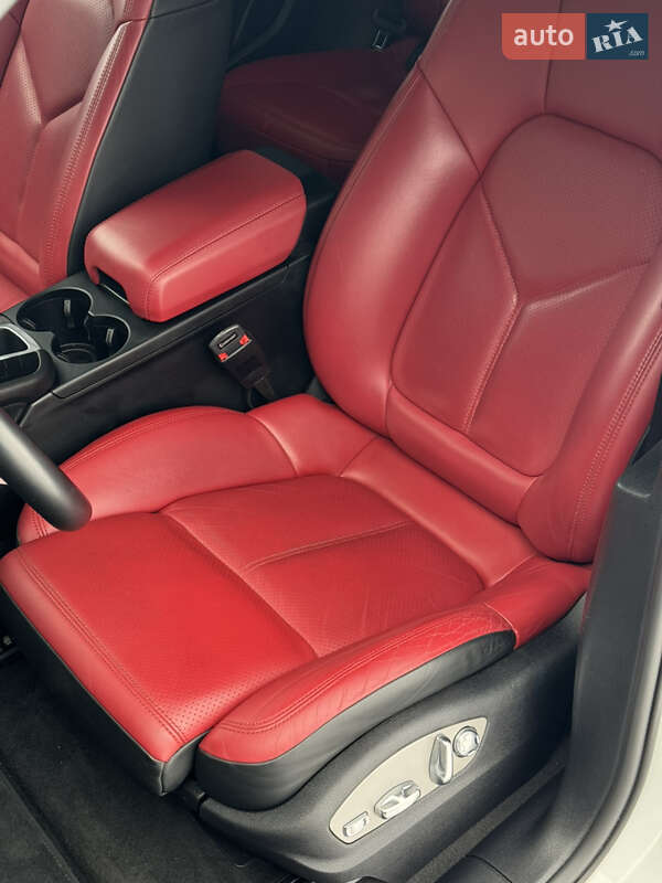 Внедорожник / Кроссовер Porsche Macan 2021 в Киеве