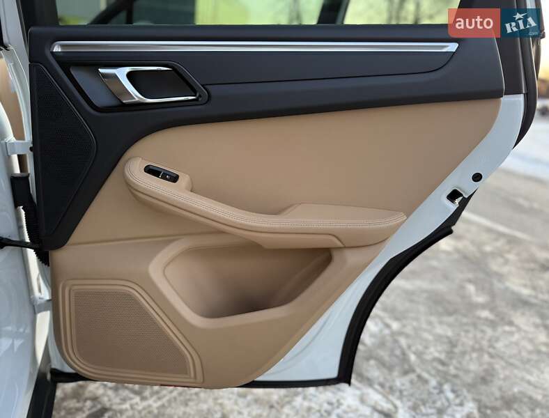 Внедорожник / Кроссовер Porsche Macan 2017 в Киеве