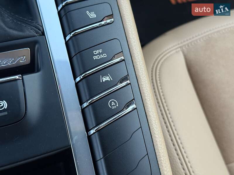 Внедорожник / Кроссовер Porsche Macan 2017 в Киеве