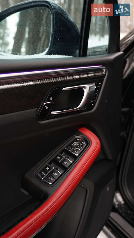 Внедорожник / Кроссовер Porsche Macan 2015 в Киеве