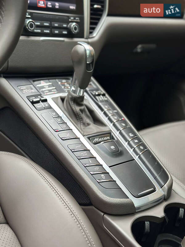 Внедорожник / Кроссовер Porsche Macan 2017 в Киеве