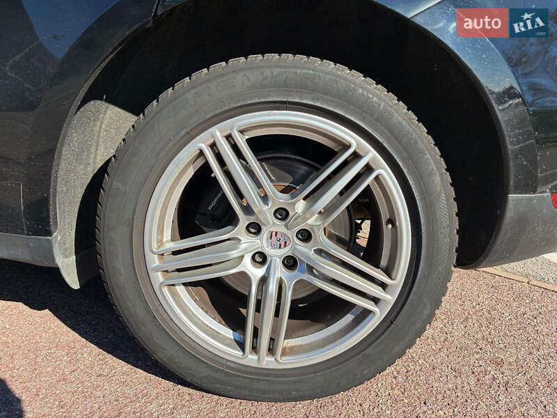 Внедорожник / Кроссовер Porsche Macan 2016 в Киеве