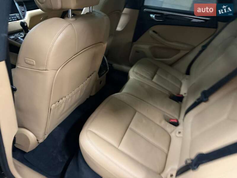 Позашляховик / Кросовер Porsche Macan 2016 в Києві фото 26 Позашляховик / Кросовер Porsche Macan 2016 в Києві