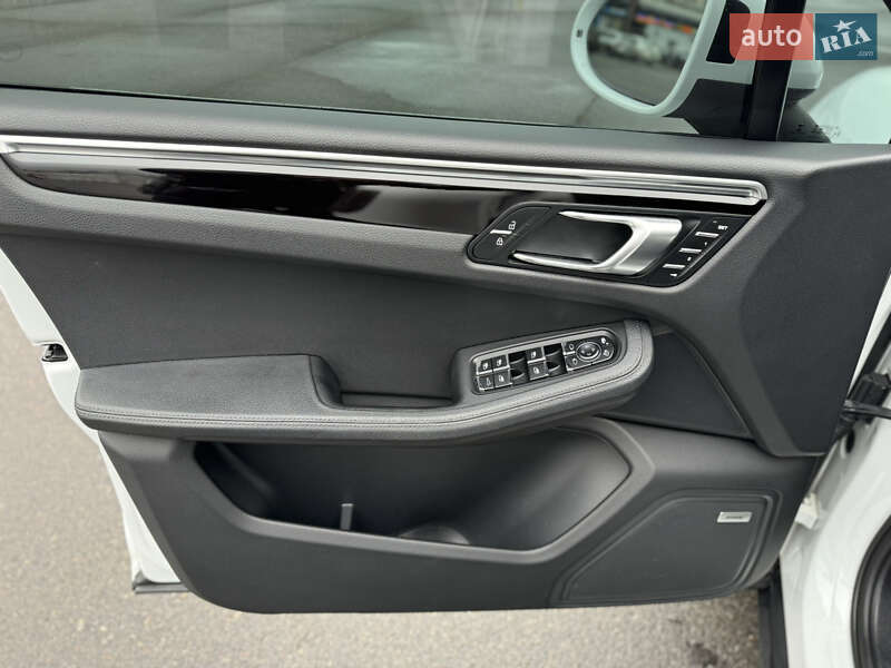 Внедорожник / Кроссовер Porsche Macan 2019 в Харькове