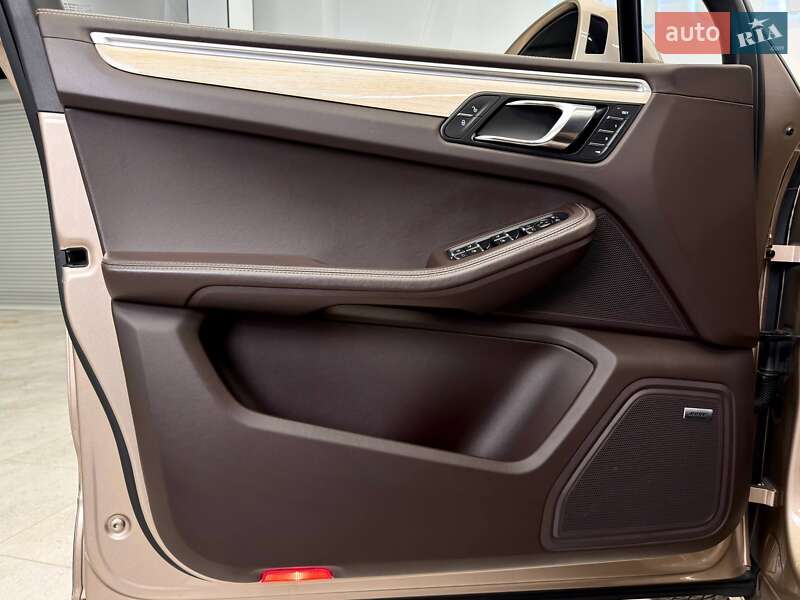 Внедорожник / Кроссовер Porsche Macan 2016 в Киеве