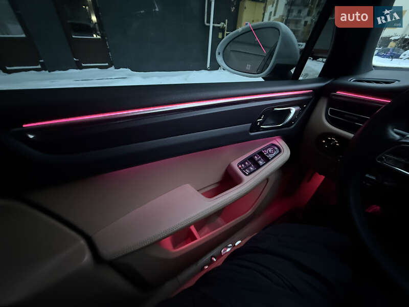 Внедорожник / Кроссовер Porsche Macan 2020 в Киеве